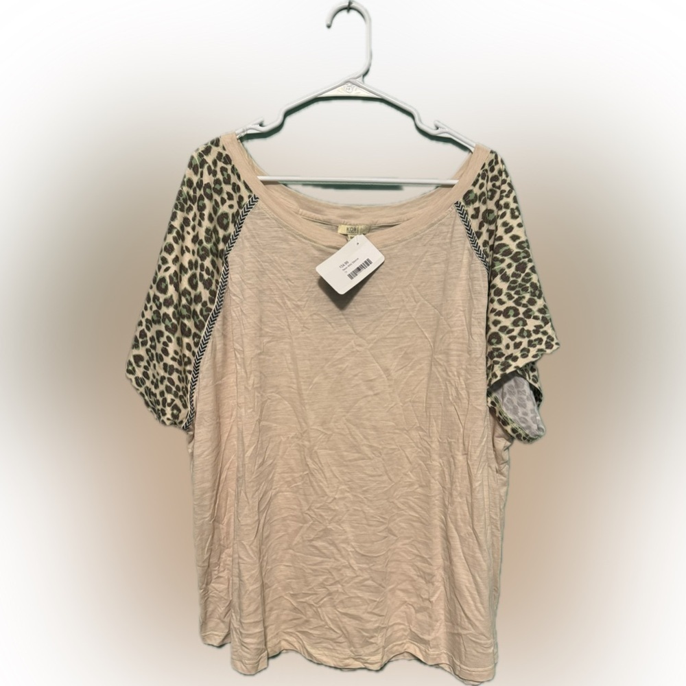 NWT super cute short sleeve ladies animal print top! 1X